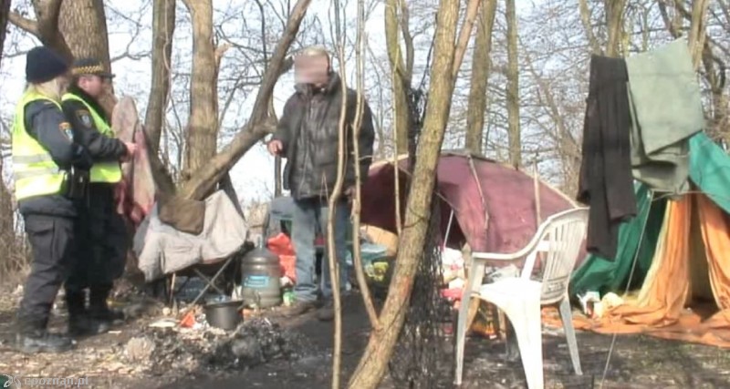 Bezdomni mieszkali tu jeszcze kilka tygodni temu | fot. Straż miejska