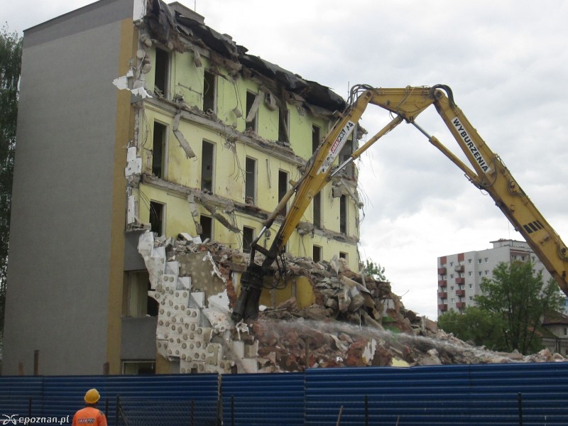 Ostatni fragment drugiego budynku - 14 maja | fot. Nishio Poznań