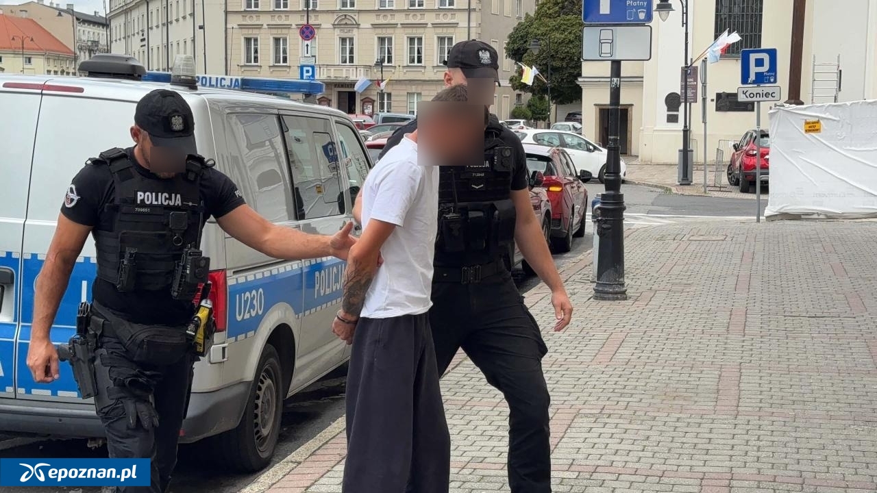 Podejrzany został doprowadzony do prokuratury. | fot. kalisz24.info.pl