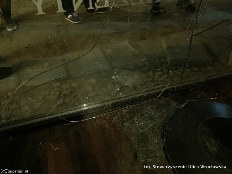 Stłuczona szyba w Kultowej | fot. Stowarzyszenie Ulica Wrocławska