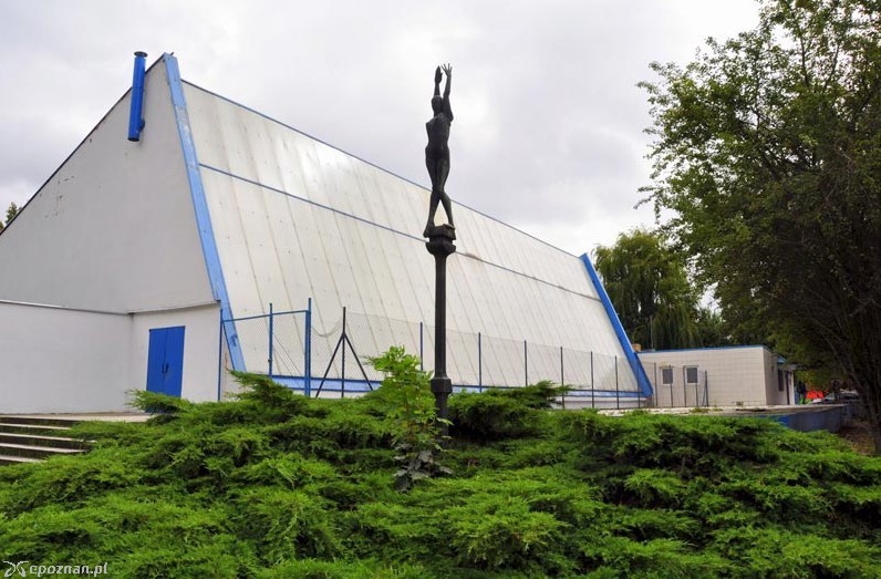 Skwer jeszcze z rzeźbą | fot. opencaching.pl