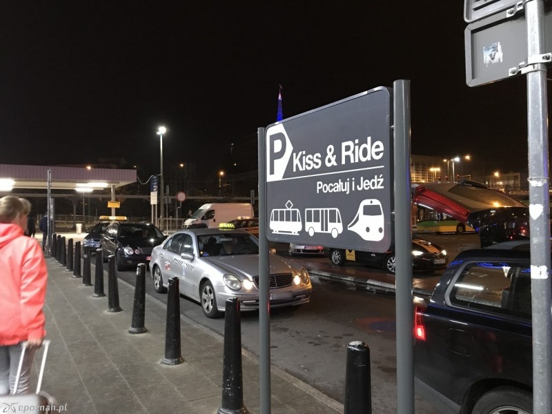 Taki obrazek na parkingu Kiss & Ride niestety nie jest rzadkością | fot. czytelnik