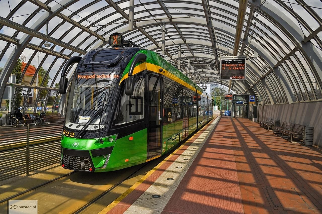 Moderus Gamma w metalizowano-perłowej odsłonie | fot. MPK Poznań