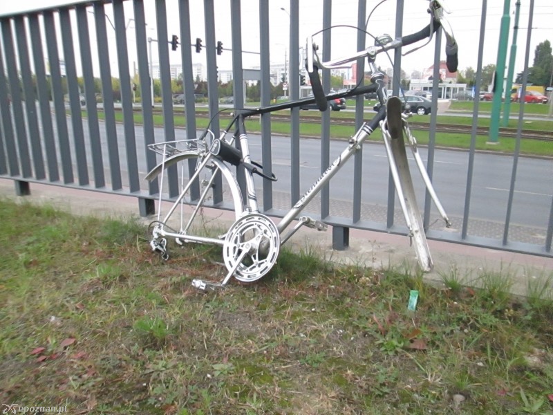 „Wrak” roweru z ulicy Hetmańskiej | fot. Nishio Poznań