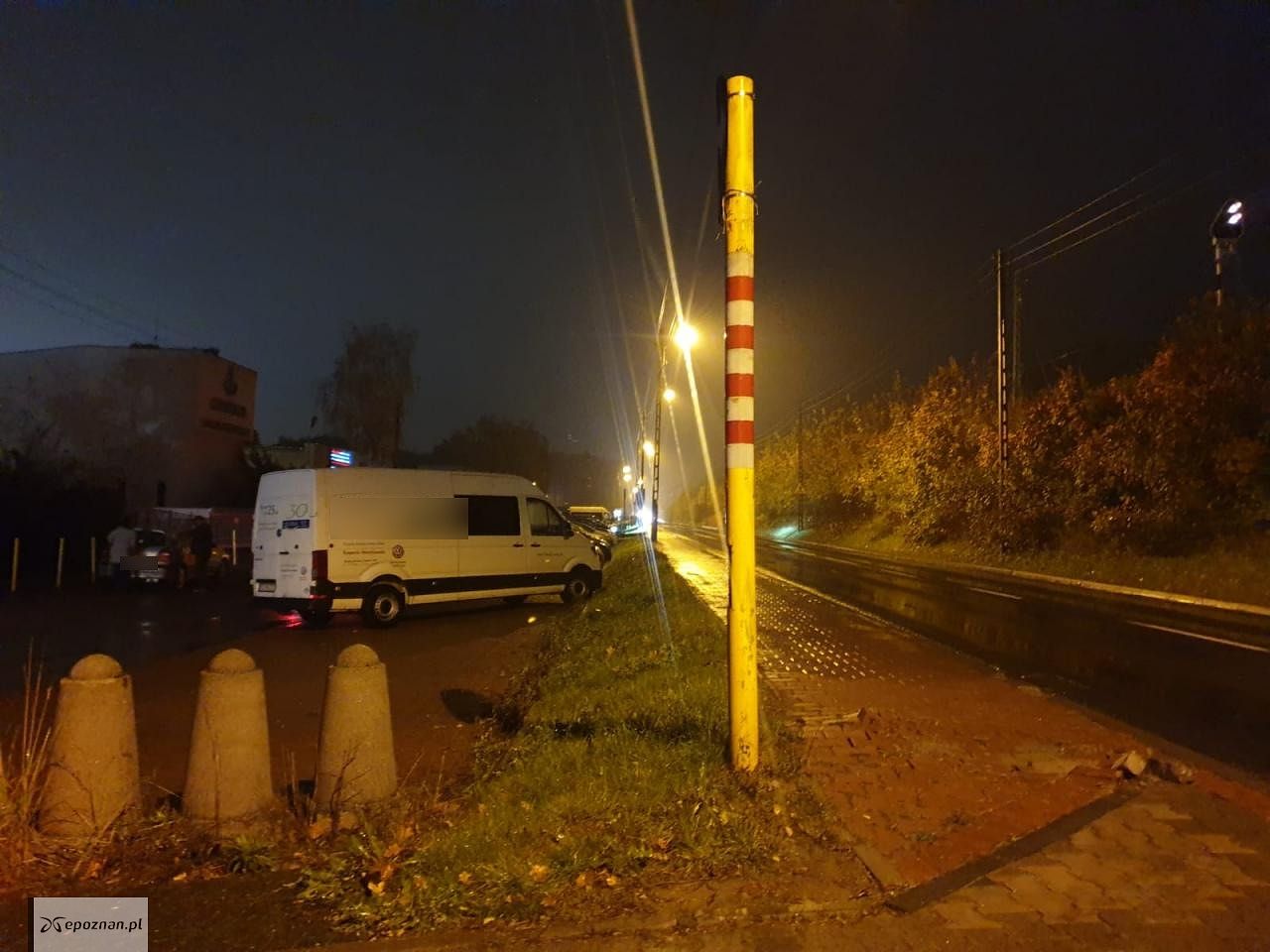 Parking przy cmentarzu na Miłostowie ( od ul. Gnieźnieńskiej) | fot. Daniel